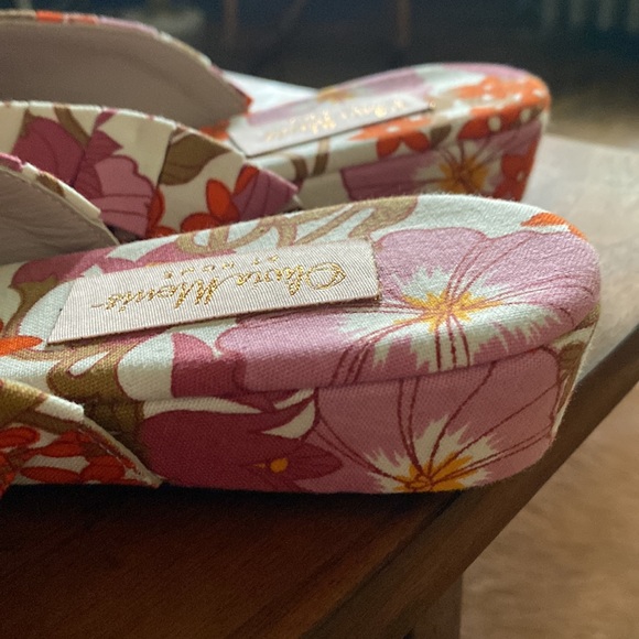 Olivia Morris at Home Blossom Frill Sippers in Canvas Floral - Picture 6 of 8